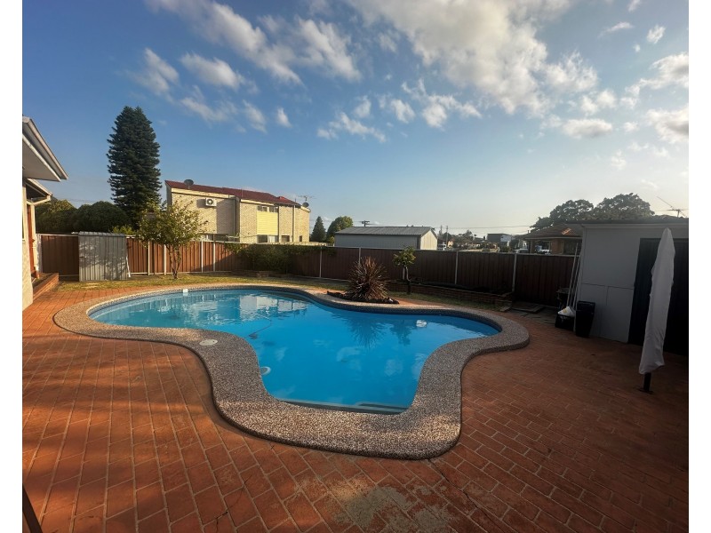 7 Holly Ave, Chipping Norton NSW 2170