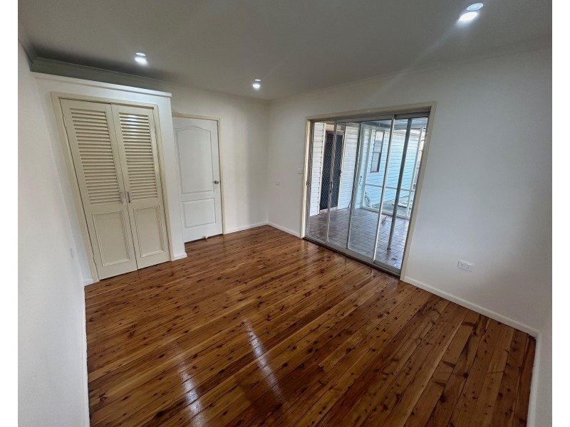 16 Bare Ave, Lurnea NSW 2170