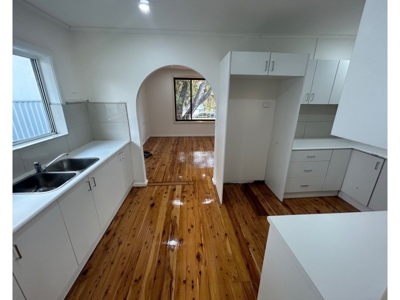 16 Bare Ave, Lurnea NSW 2170