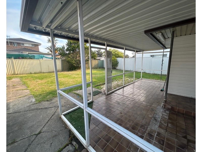 16 Bare Ave, Lurnea NSW 2170