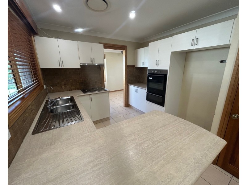 8 Marin Pl, Prestons NSW 2170