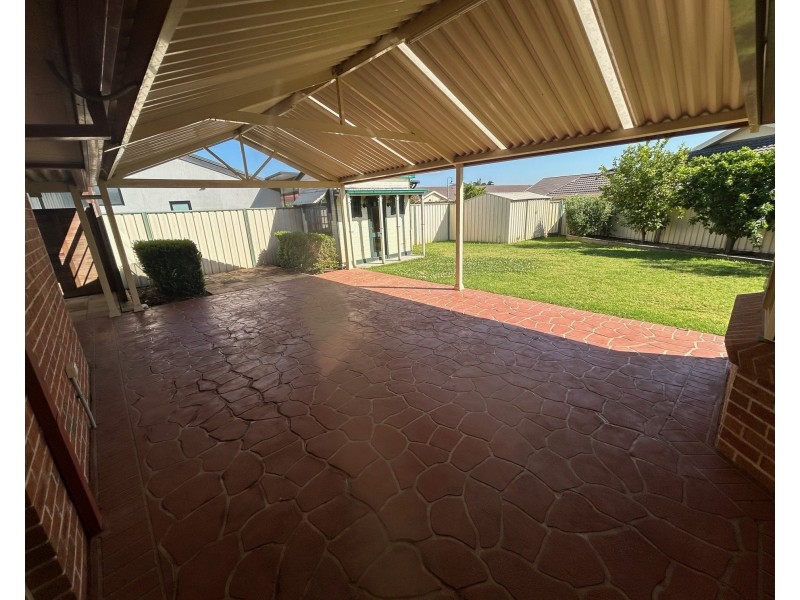 8 Marin Pl, Prestons NSW 2170