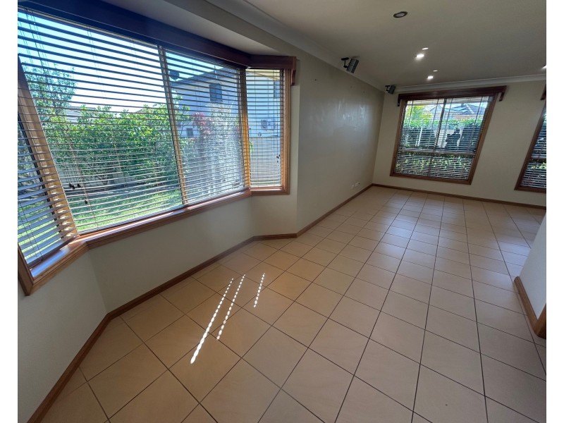 8 Marin Pl, Prestons NSW 2170