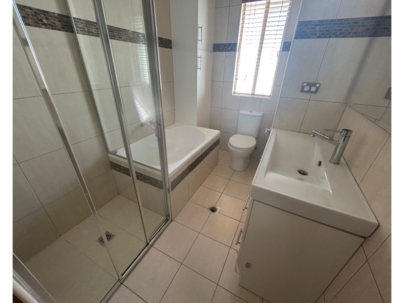 8 Marin Pl, Prestons NSW 2170