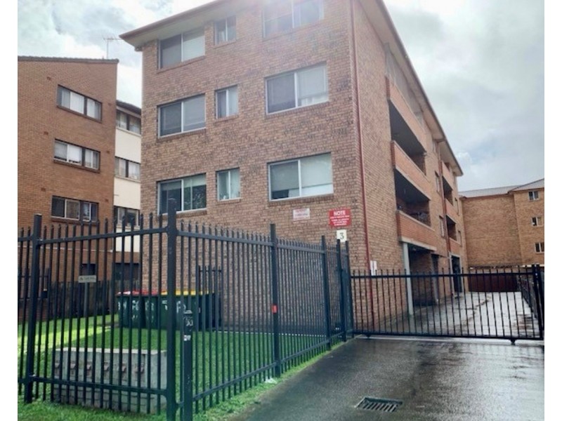 2/3 Lachlan St, Warwick Farm NSW 2170