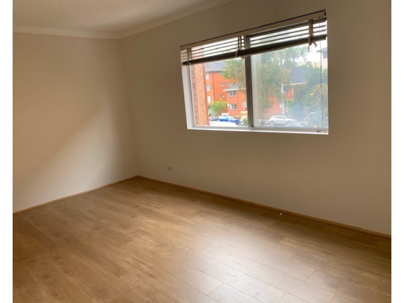 2/3 Lachlan St, Warwick Farm NSW 2170