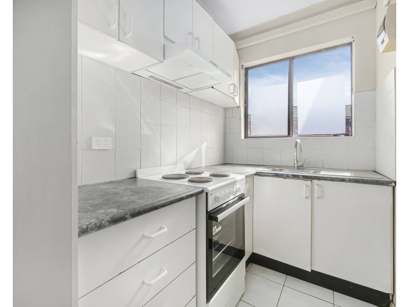 16/10-12 Forbes St, Warwick Farm NSW 2170
