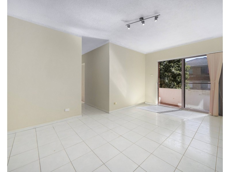 16/10-12 Forbes St, Warwick Farm NSW 2170