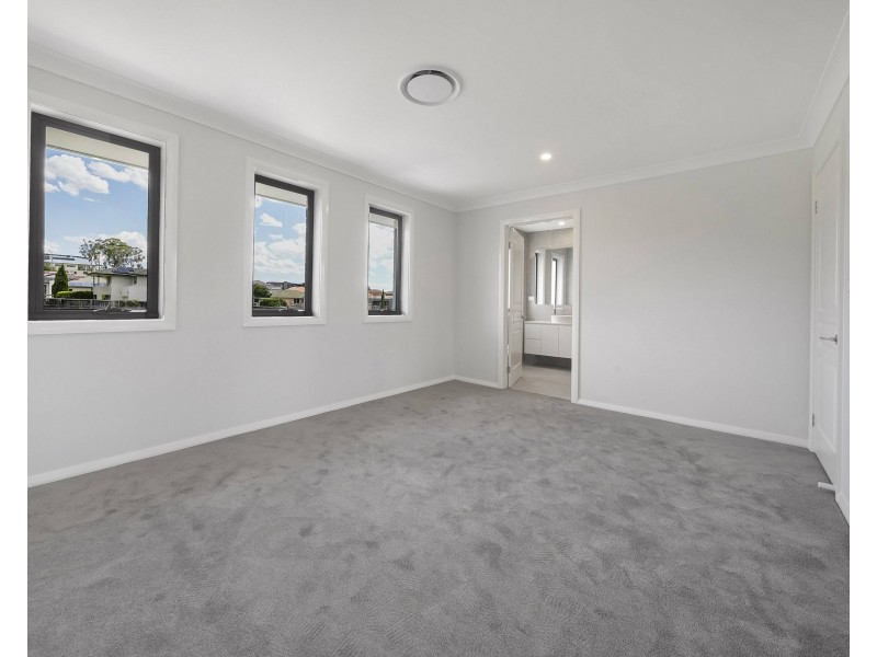 1 Citrus Cl, Casula NSW 2170