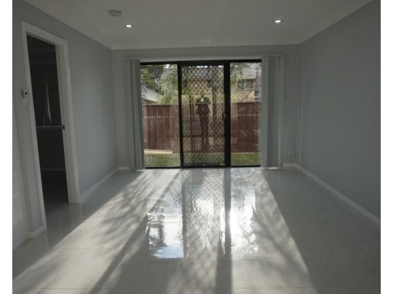 19a Salisbury Ave, Glenfield NSW 2167