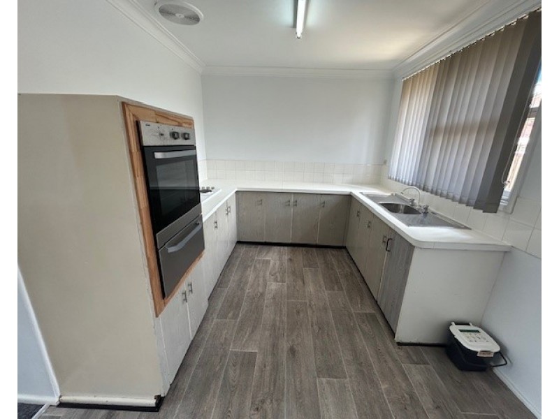 11 Calabro Ave, Lurnea NSW 2170