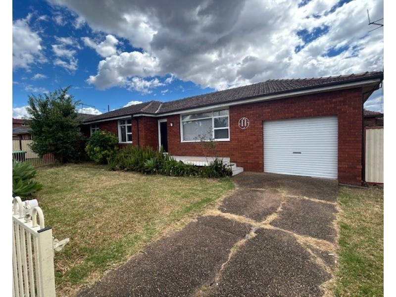 11 Calabro Ave, Lurnea NSW 2170