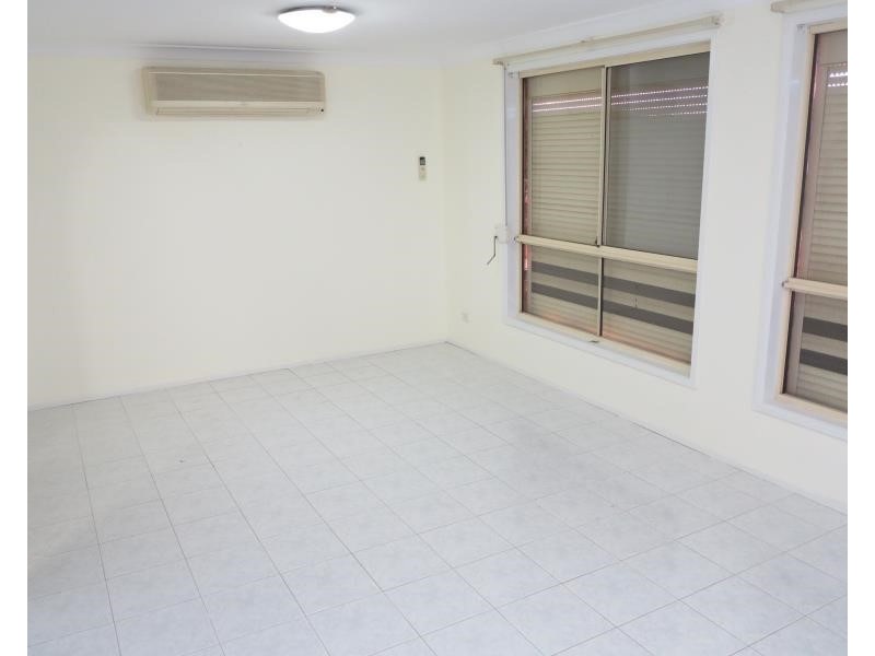 11 Torwood Pl, St Johns Park NSW 2176