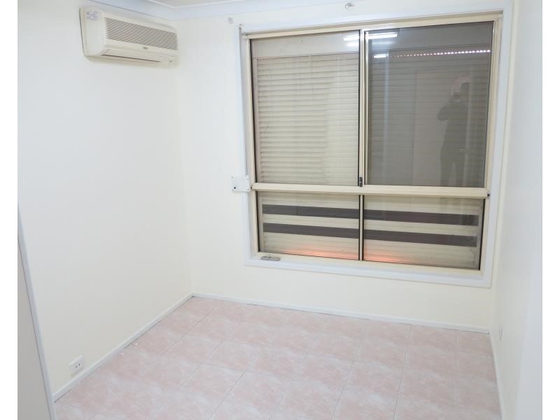 11 Torwood Pl, St Johns Park NSW 2176