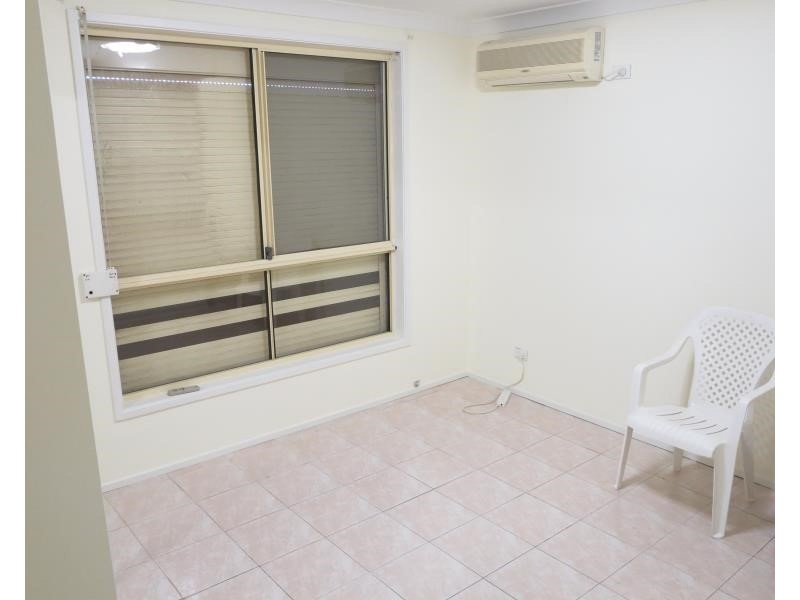 11 Torwood Pl, St Johns Park NSW 2176