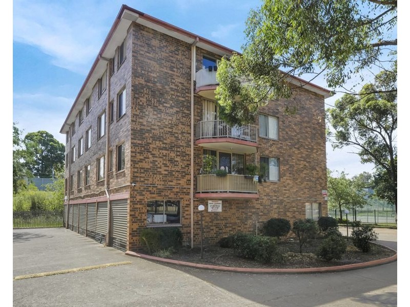 9/3 Riverpark Drive, Liverpool NSW 2170