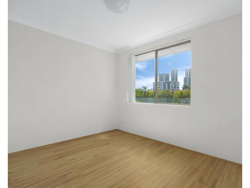 9/3 Riverpark Drive, Liverpool NSW 2170