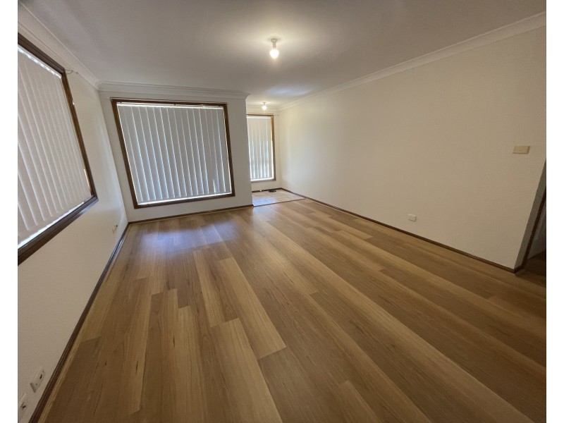 2/15 (Also Known As 15a) Eva Ave, Green Valley NSW 2168