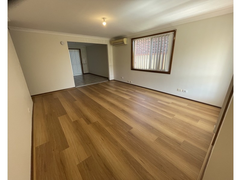 2/15 (Also Known As 15a) Eva Ave, Green Valley NSW 2168