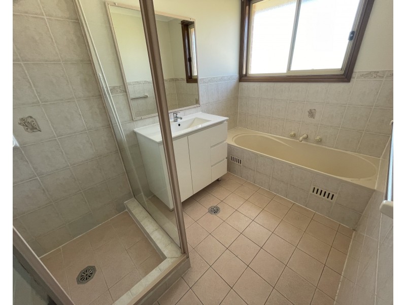 2/15 (Also Known As 15a) Eva Ave, Green Valley NSW 2168