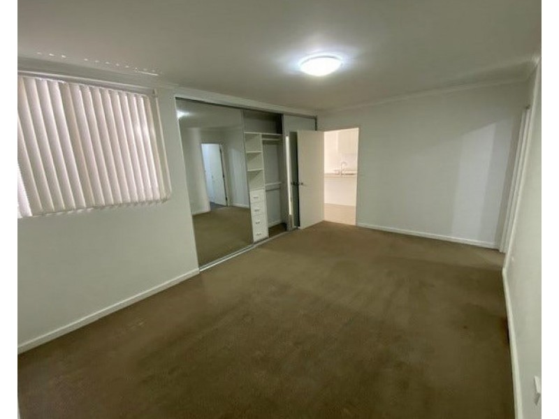 18/42 Hoxton Park Rd, Liverpool NSW 2170