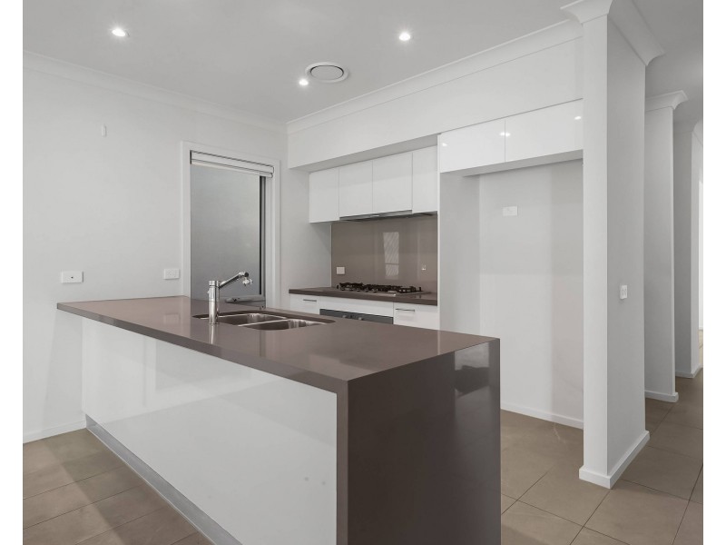 28 Hennessy Ave, Moorebank NSW 2170