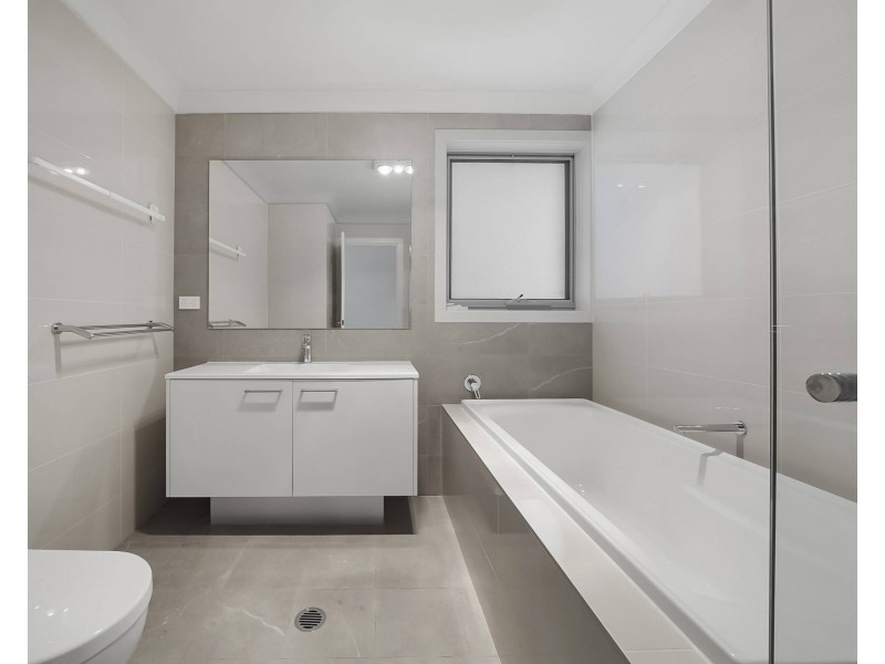 28 Hennessy Ave, Moorebank NSW 2170