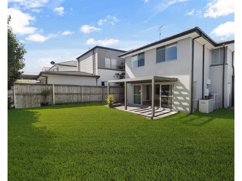 28 Hennessy Ave, Moorebank NSW 2170