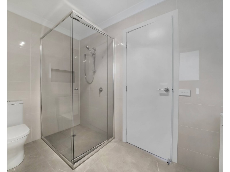 28 Hennessy Ave, Moorebank NSW 2170