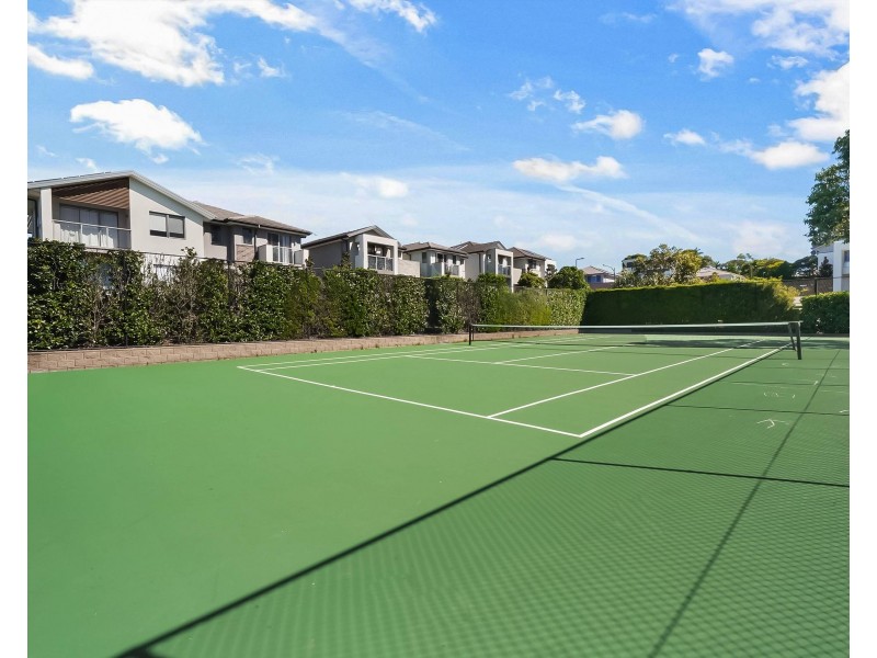 28 Hennessy Ave, Moorebank NSW 2170