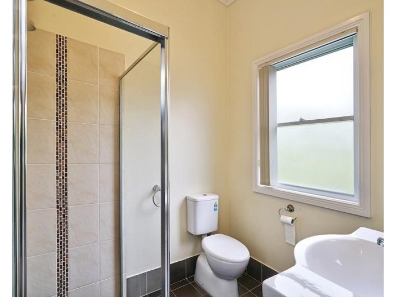 20 Webster St, Picton NSW 2571