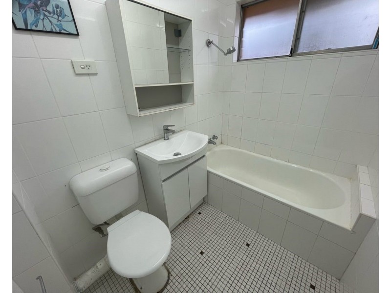 11/21 Lachlan St, Warwick Farm NSW 2170