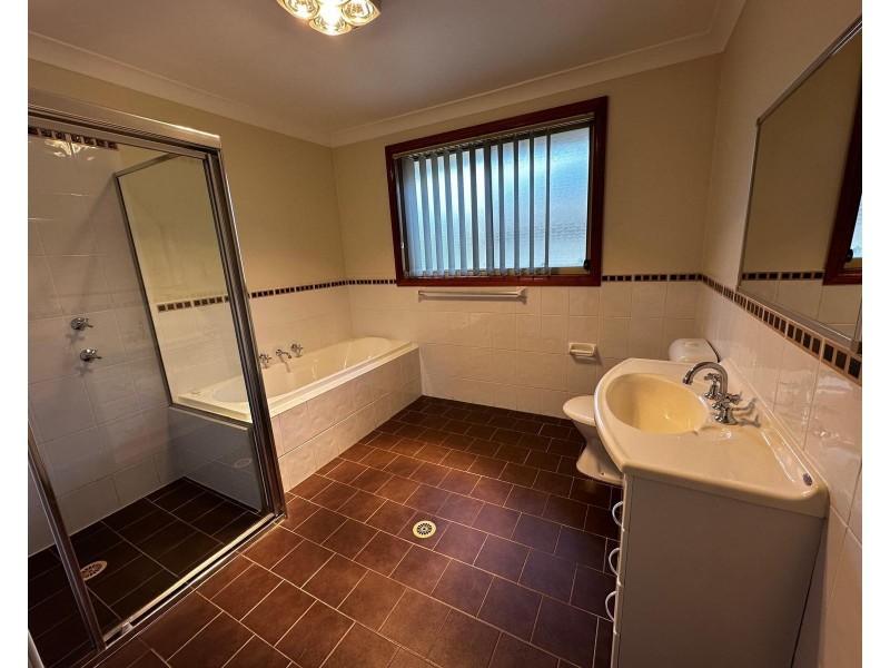 9 Coletta Pl, Prestons NSW 2170