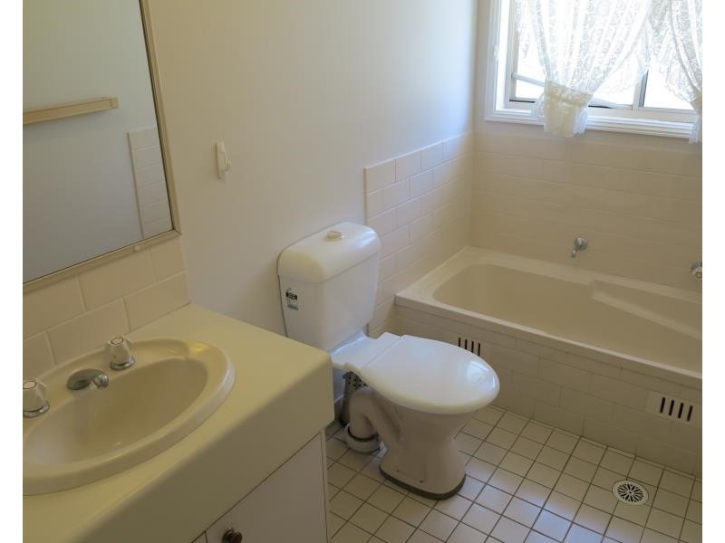 22 Gunnedah Rd, Hoxton Park NSW 2171