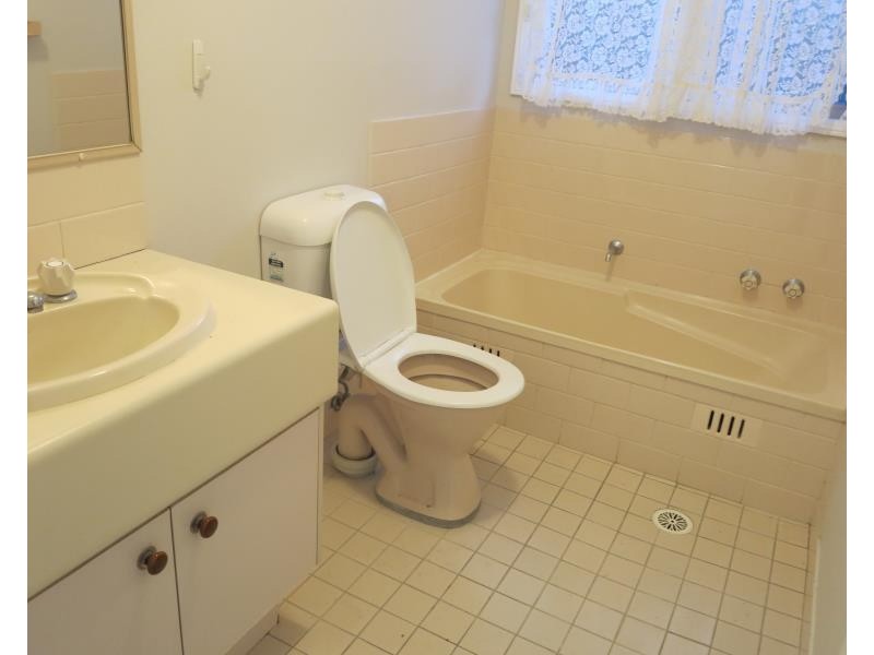 22 Gunnedah Rd, Hoxton Park NSW 2171