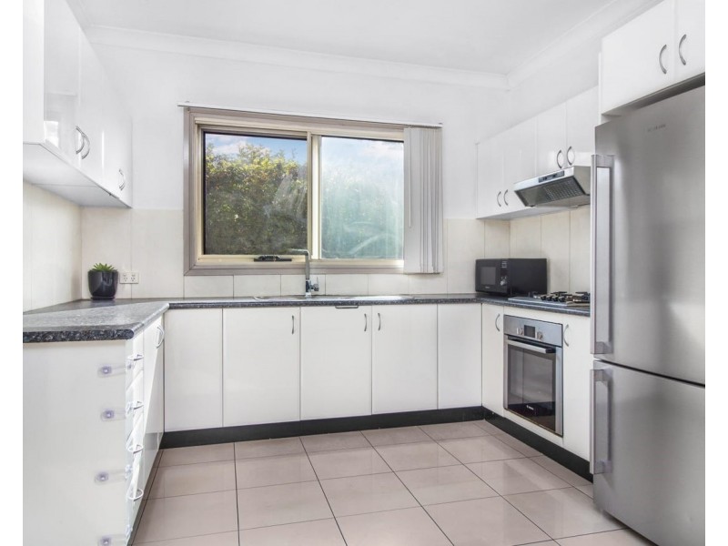 2/180 Newbridge Rd, Moorebank NSW 2170