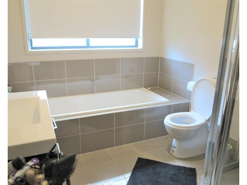 9 Changsha Rd, Edmondson Park NSW 2174