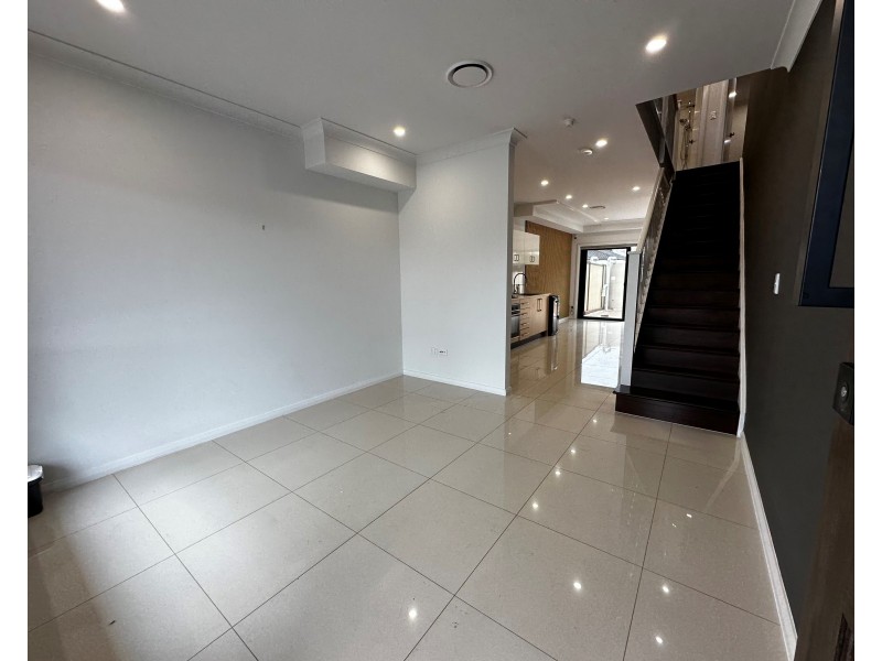 3/283 Newbridge Rd, Moorebank NSW 2170