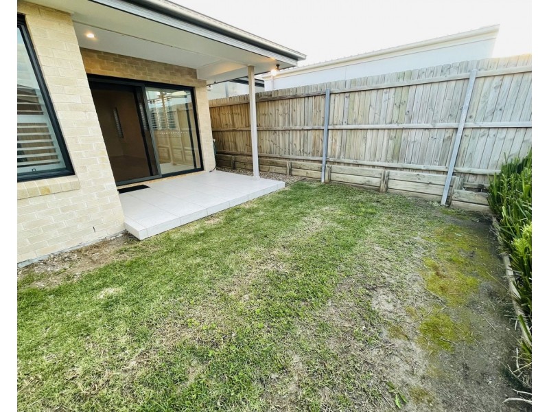 16 Giles Lane, Oran Park NSW 2570