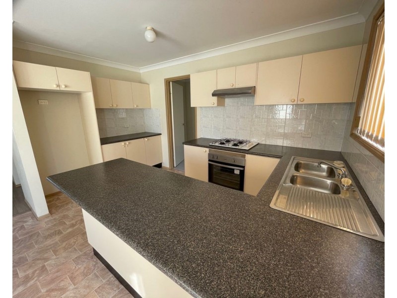 50 Michelago Cct, Prestons NSW 2170