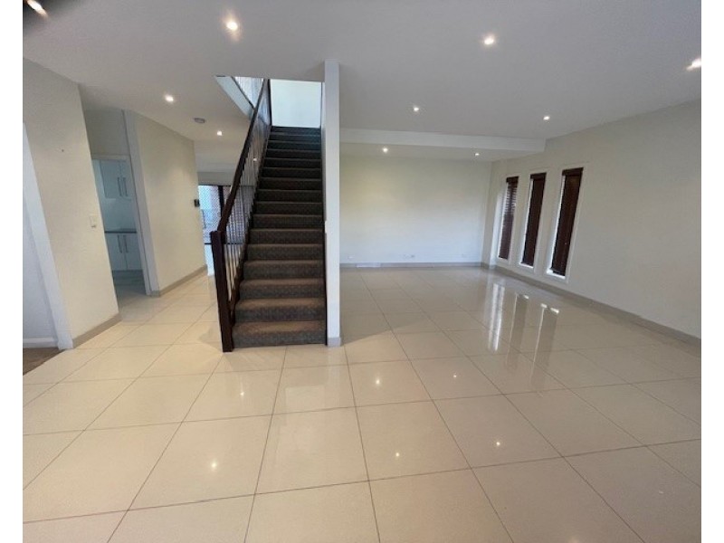 10 Batehaven Cl, Prestons NSW 2170