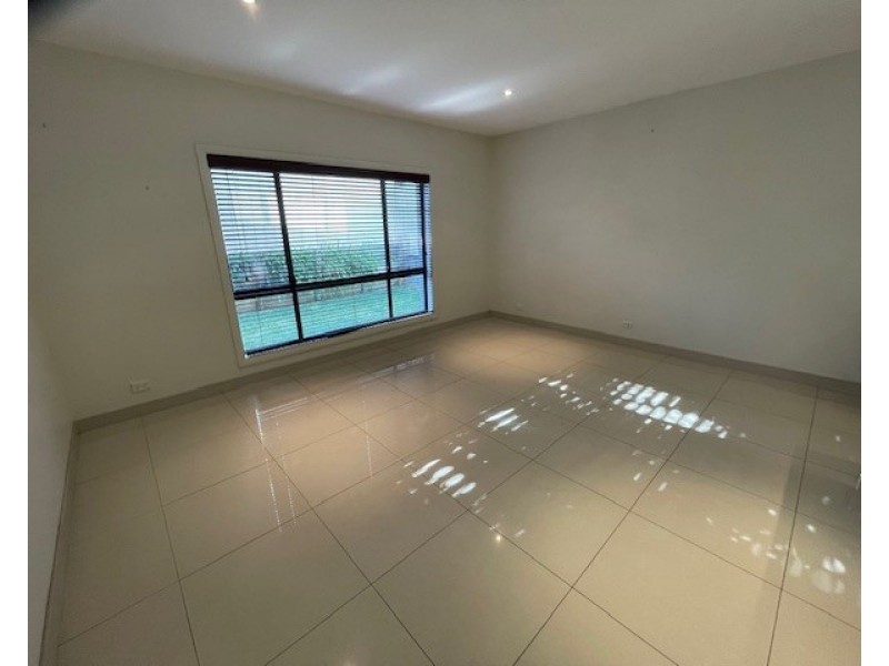 10 Batehaven Cl, Prestons NSW 2170