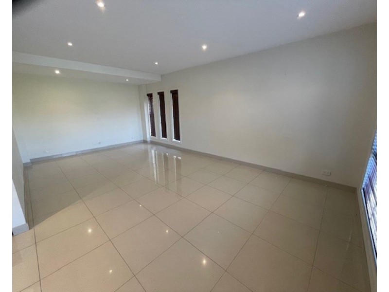 10 Batehaven Cl, Prestons NSW 2170