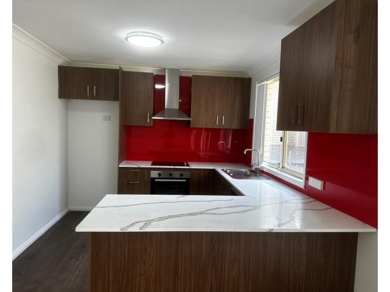 141 Kendall Dr, Casula NSW 2170