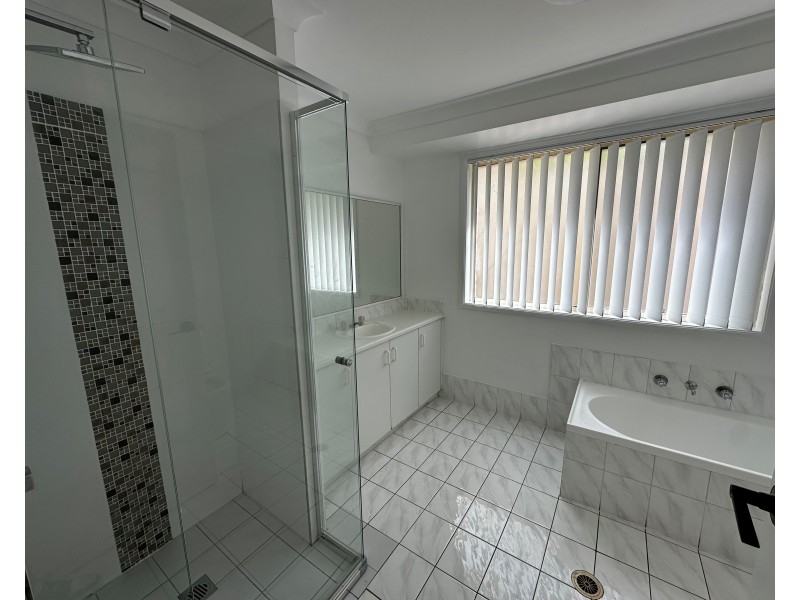 141 Kendall Dr, Casula NSW 2170