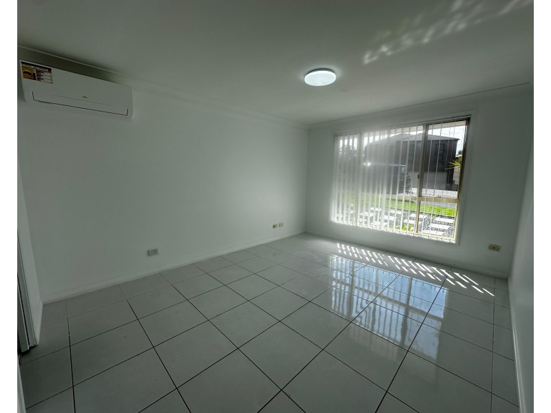 141 Kendall Dr, Casula NSW 2170