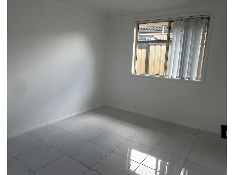 141 Kendall Dr, Casula NSW 2170