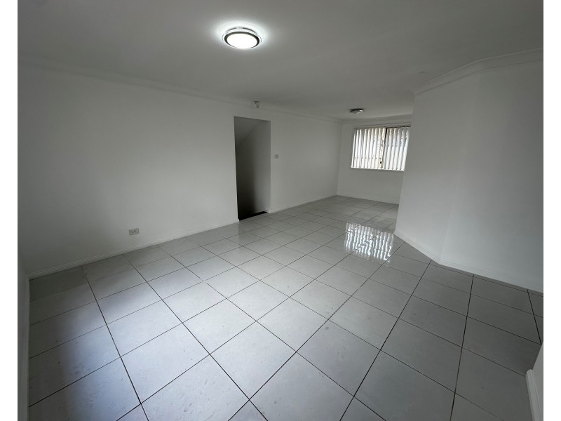 141 Kendall Dr, Casula NSW 2170