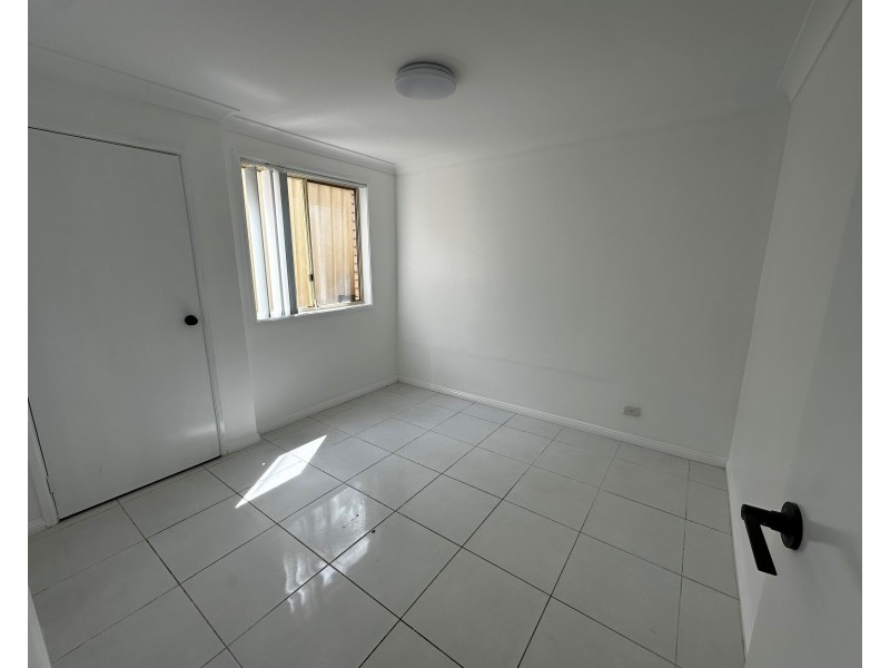 141 Kendall Dr, Casula NSW 2170