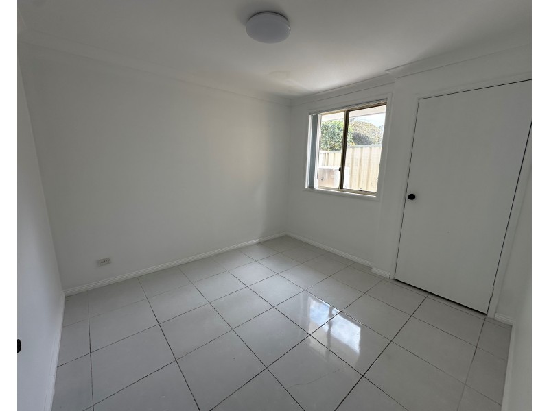 141 Kendall Dr, Casula NSW 2170